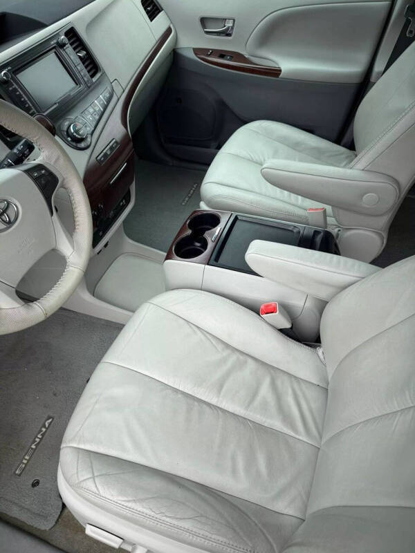 2011 Toyota Sienna XLE 8-Passenger