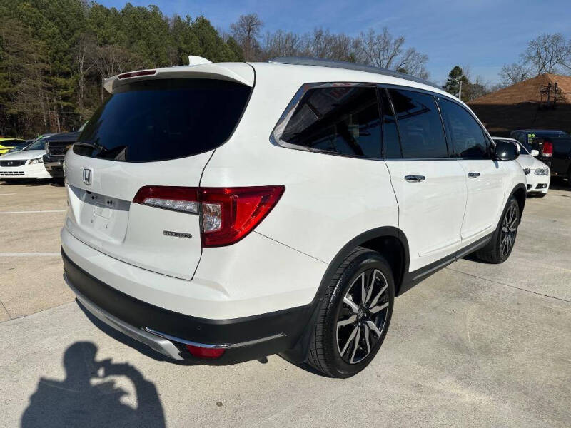 2022 Honda Pilot Touring w/Rear Captain's Chairs