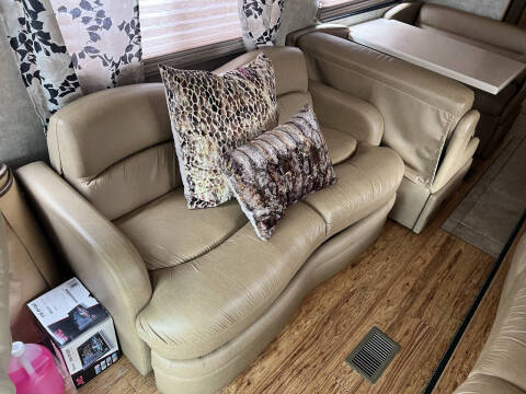 2005 Freightliner xc37