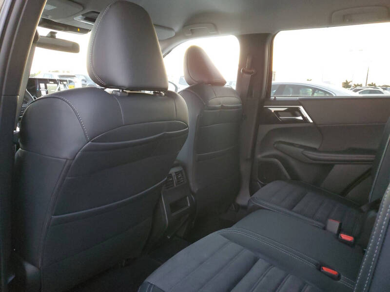 2025 Mitsubishi Outlander PHEV SE