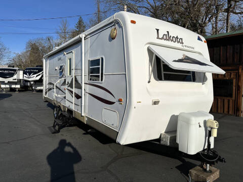 2005 McKenzie Lakota 30CKS for sale at Jim Clarks Consignment Country - Travel Trailers in Grants Pass OR