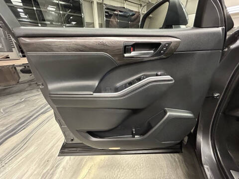 2022 Toyota Highlander Hybrid Limited