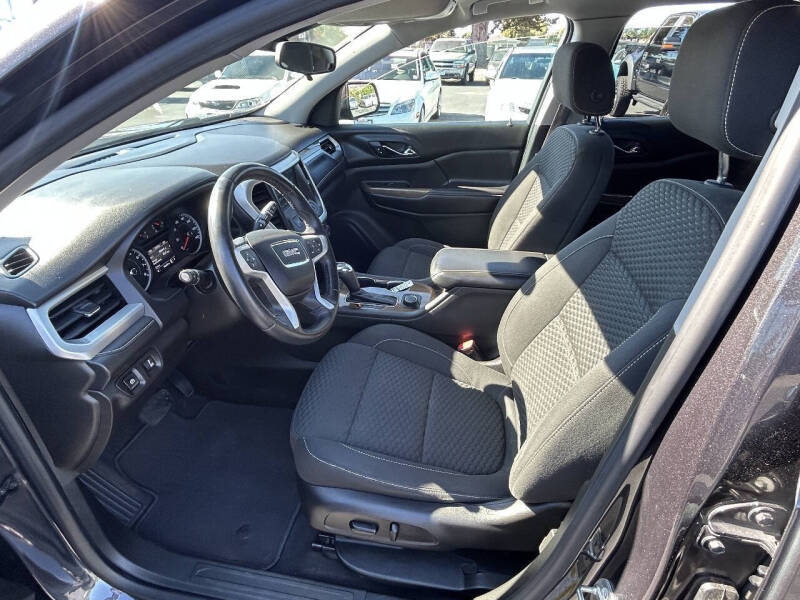 2017 GMC Acadia SLE-2
