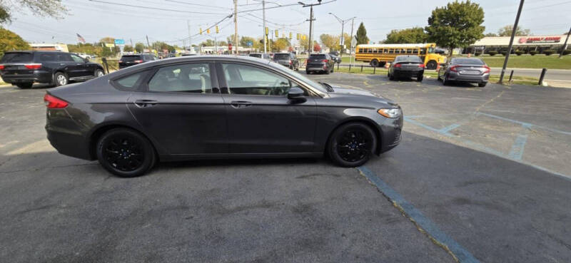 2019 Ford Fusion S photo 11