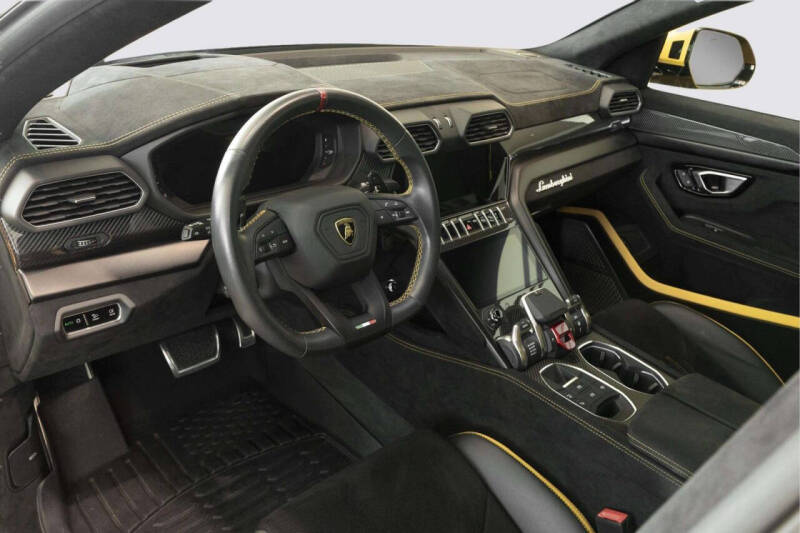 2024 Lamborghini Urus Performante