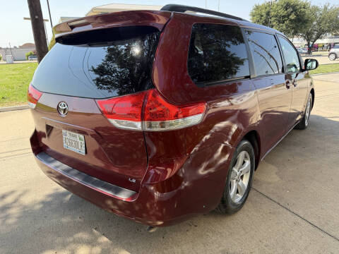 2014 Toyota Sienna LE 8-Passenger