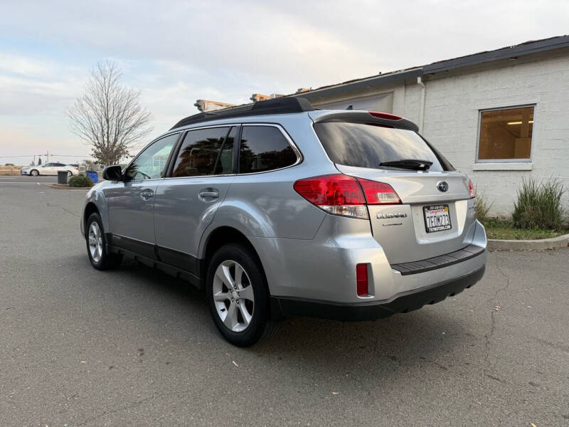 2014 Subaru Outback 2.5i Premium photo 7