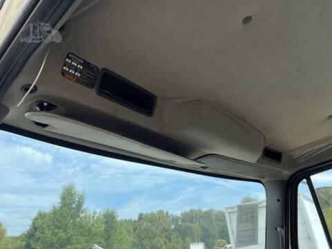 2013 Freightliner Business class M2