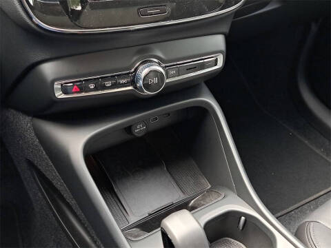 2026 Volvo XC40 B5 Core