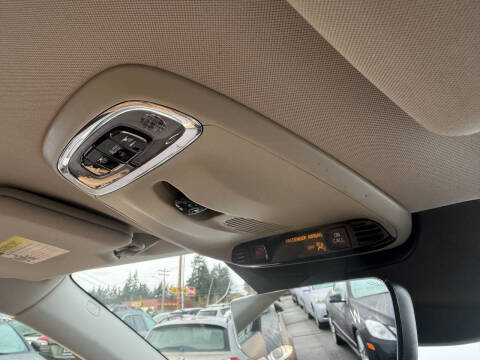 2016 Volvo XC90 T8 eAWD Momentum