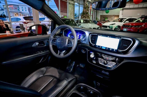 2025 Chrysler Pacifica Select