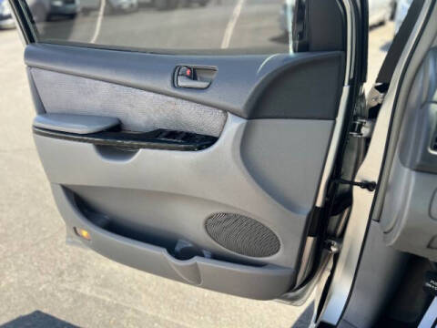 2005 Toyota Sienna LE 7 Passenger