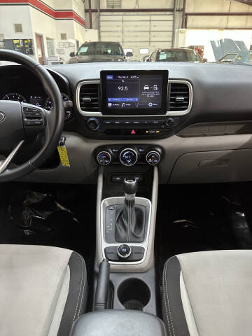 2022 Hyundai Venue SEL