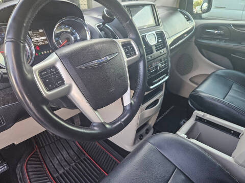 2016 Chrysler Town and Country Touring