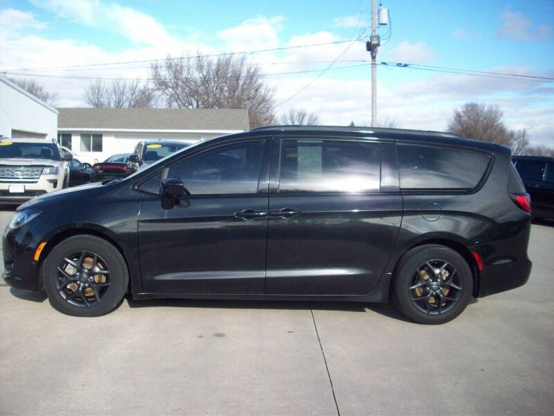 Used 2020 Chrysler Pacifica Touring L Plus with VIN 2C4RC1EG3LR183043 for sale in Seneca, KS