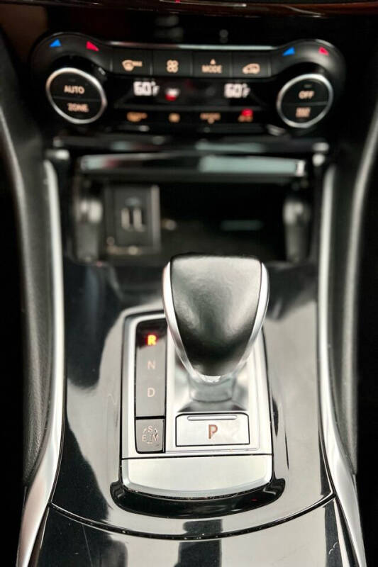 2018 Infiniti QX30 Sport