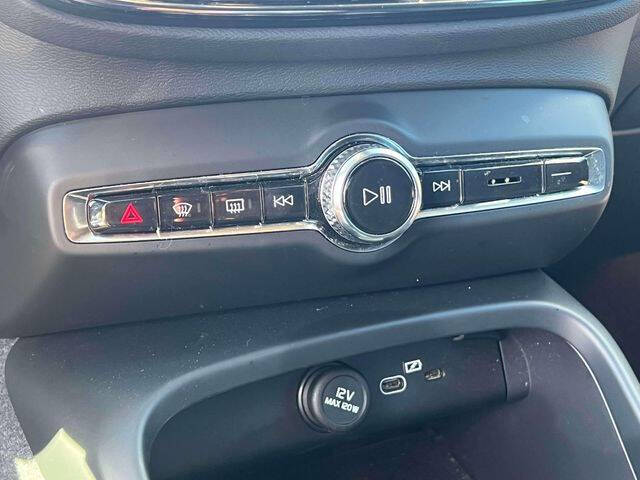 2023 Volvo XC40 B5 Core