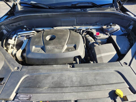 2017 Volvo XC90 T6 Momentum