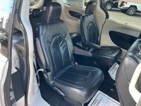 2017 Chrysler Pacifica Touring-L