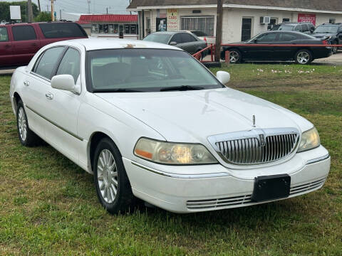 2003 Lincoln Town Car for sale at Texas Select Autos LLC in Mckinney TX