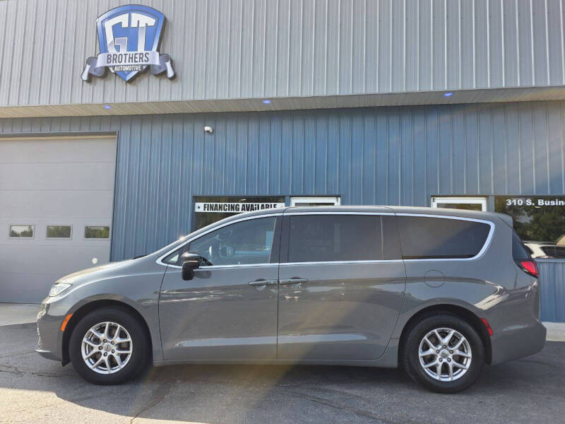 2025 Chrysler Pacifica Select