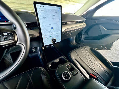 2022 Ford Mustang Mach-E Select