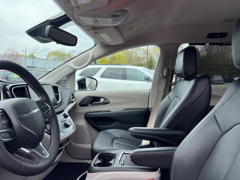2024 Chrysler Pacifica Touring L