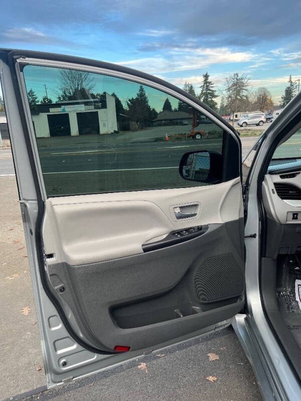 2020 Toyota Sienna LE 8-Passenger