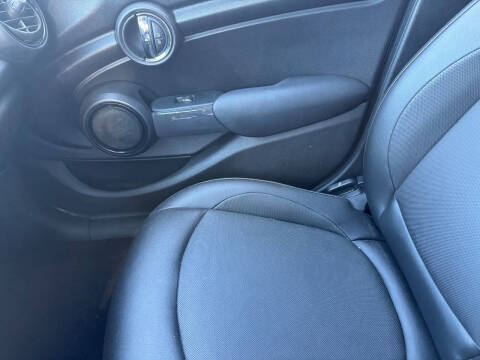 2017 MINI Hardtop 4 Door Cooper