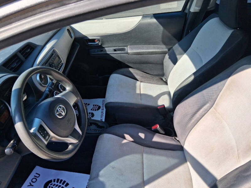 2013 Toyota Yaris 3-Door LE