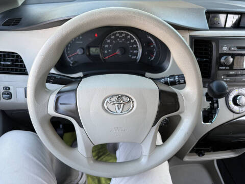 2012 Toyota Sienna Base 7-Passenger