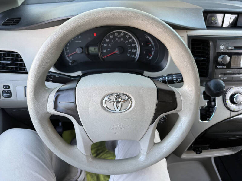 2012 Toyota Sienna Base 7-Passenger