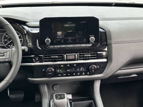 2025 Nissan Pathfinder SV