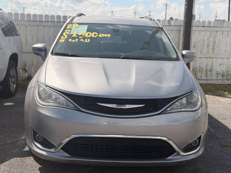 2020 Chrysler Pacifica Touring L