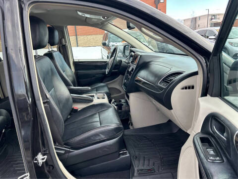 2015 Chrysler Town and Country Touring