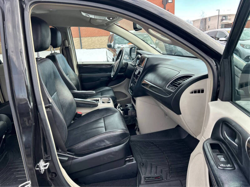 2015 Chrysler Town and Country Touring