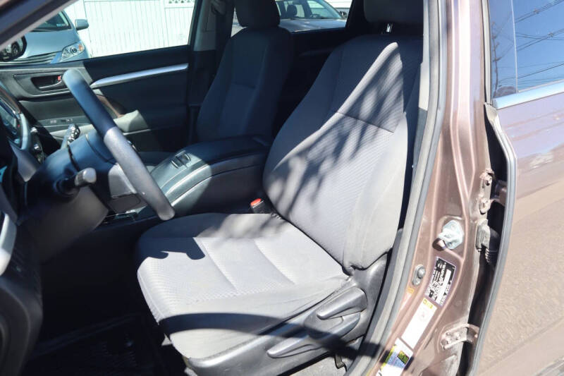 2017 Toyota Highlander LE