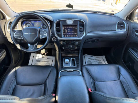 2017 Chrysler 300 Limited