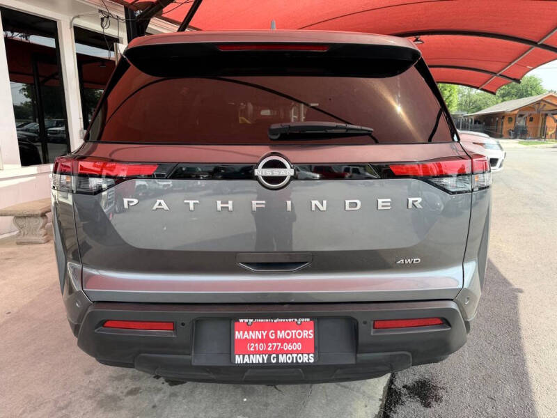 2025 Nissan Pathfinder SV