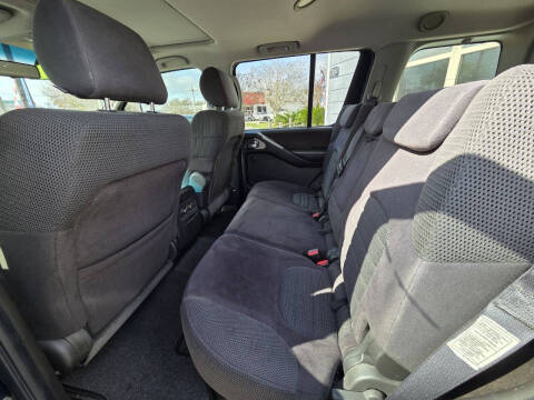 2006 Nissan Pathfinder LE