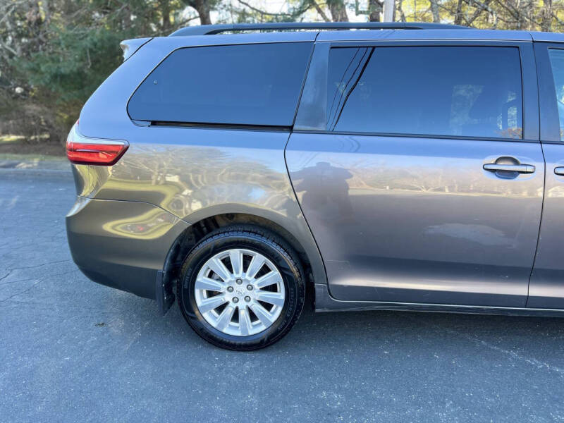 2017 Toyota Sienna LE 7-Passenger