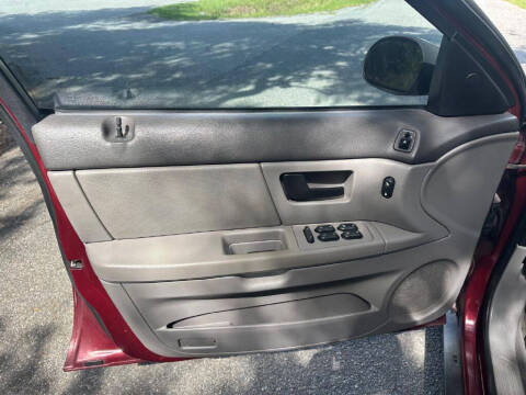 2005 Ford Taurus SE