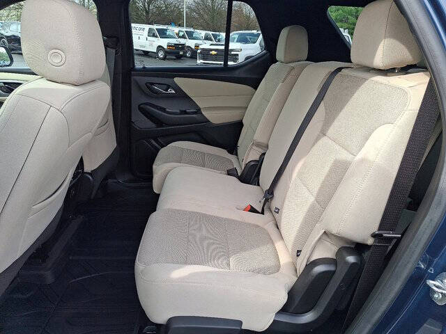 2022 Chevrolet Traverse LT Cloth