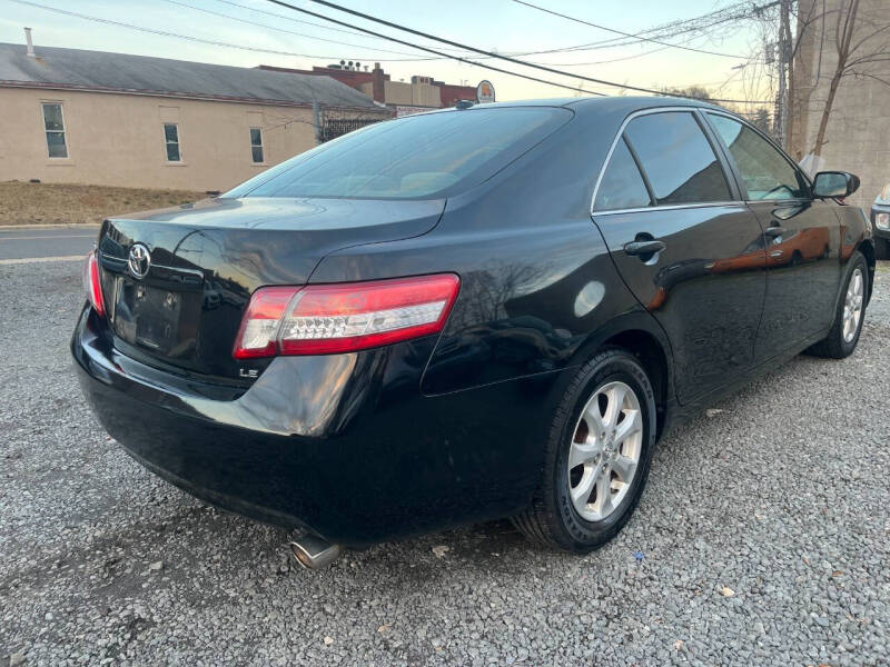 2011 Toyota Camry LE photo 5