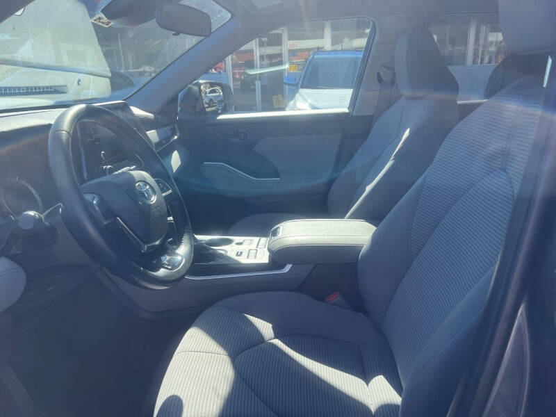 2021 Toyota Highlander LE