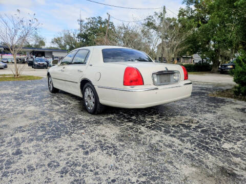 2005 Lincoln Town Car Signature Limited