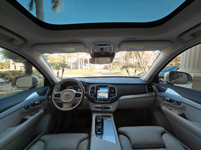 2016 Volvo XC90 T8 eAWD Momentum