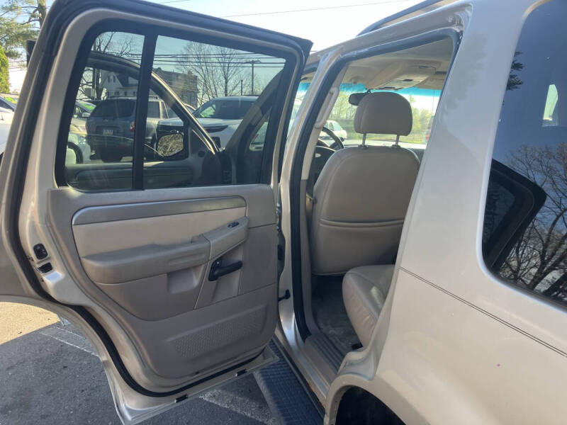 2004 Ford Explorer XLT
