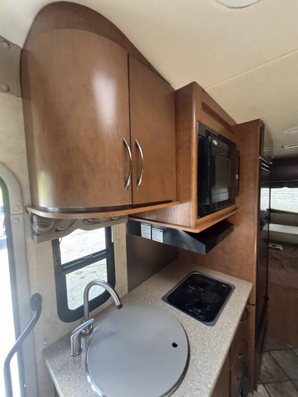 2014 Thor Motor Coach Citation 24sa