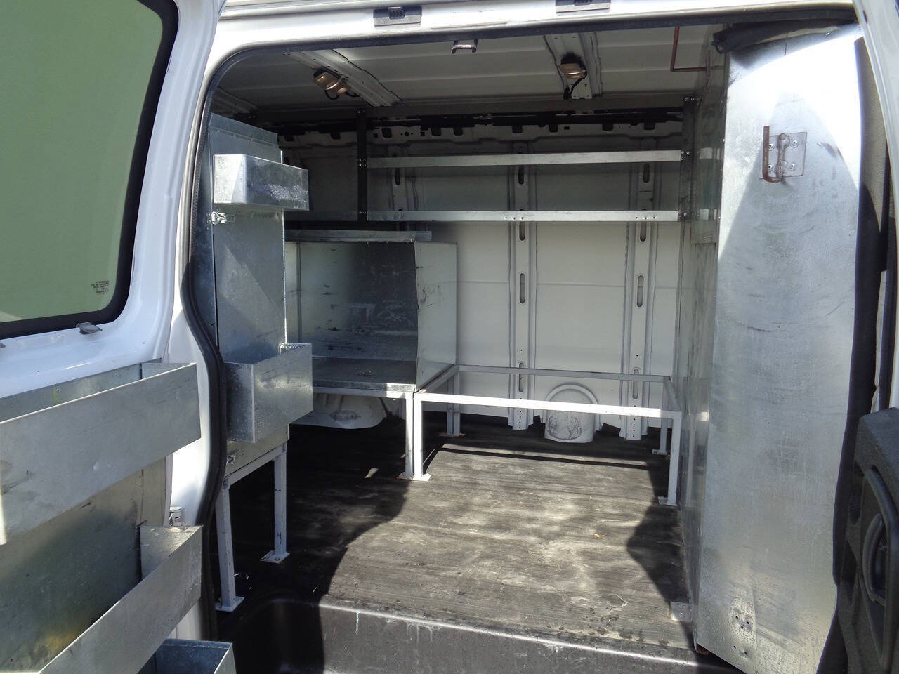 View vehicle photo 7